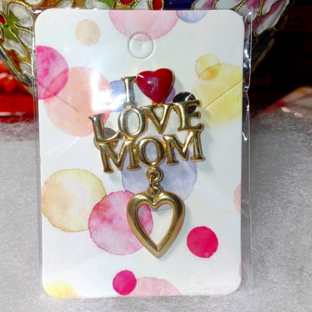 I love Mom golden brooch with red heart